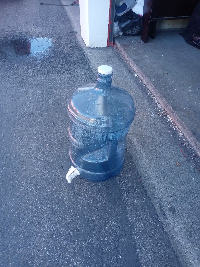 5 Gallon Water Jug With Spout