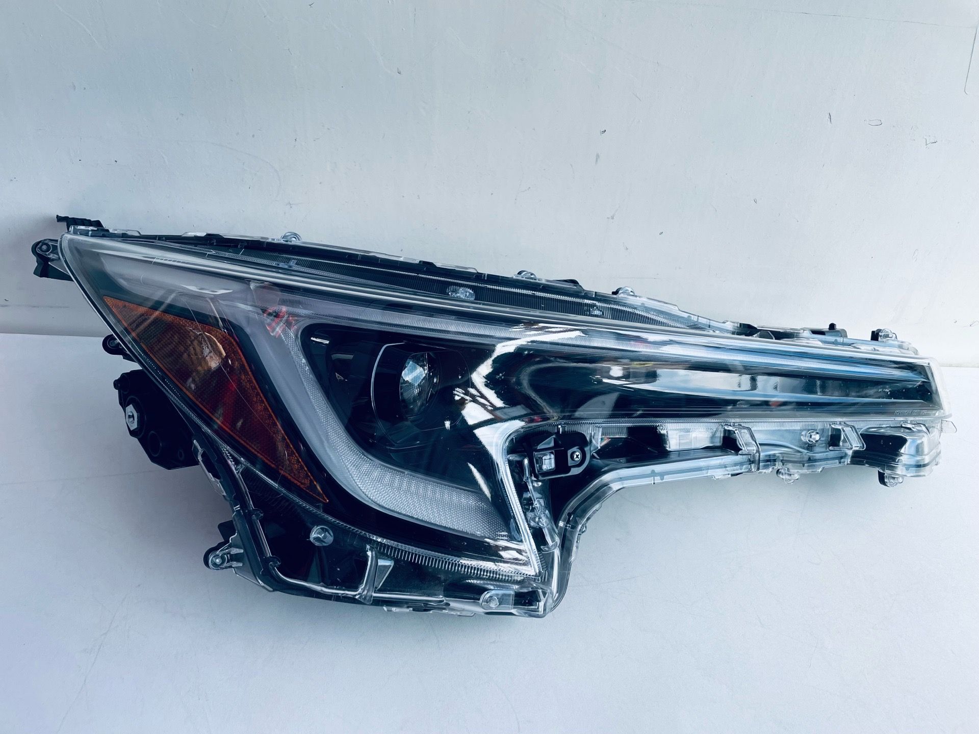 2023-2025 TOYOTA COROLLA RIGHT PASSENGER SIDE HEADLIGHT LED OEM LETTER (P )JAPAN