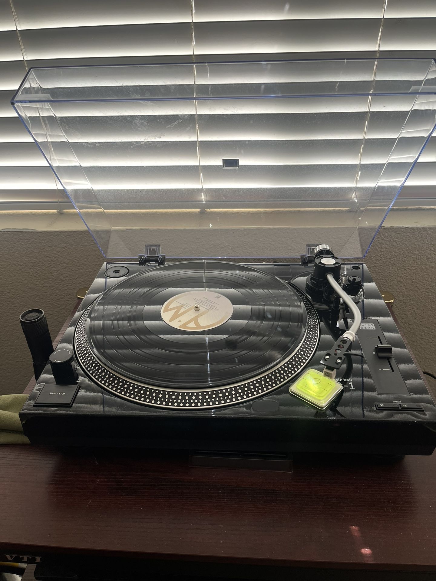 MUSIC HALL US-1 TURNTABLE