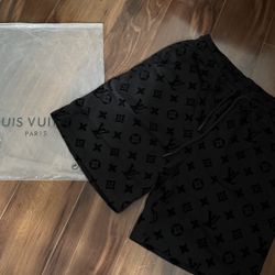 Lv Shorts Size Small 