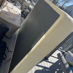 Bobs Queen Box Spring Like Brand New 