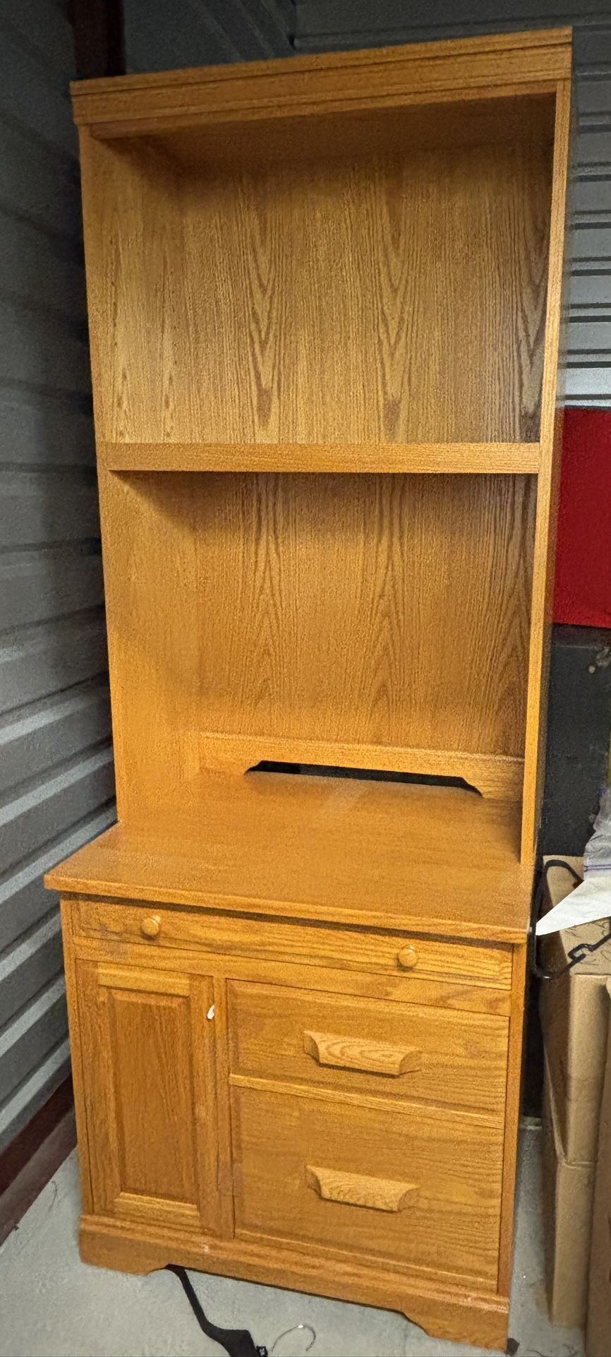 Wooden desk With Hutch