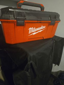MILWAUKEE TOOL BOX 25"L  9" W