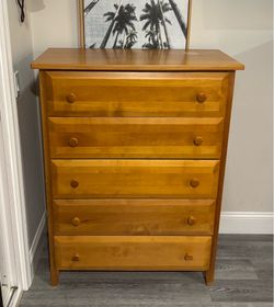 Gorgeous Hardwood 5 Drawer Dresser