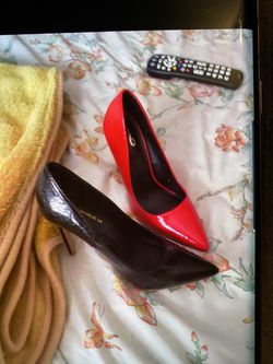Red heels size 9 fit like like 8 black heel size 10