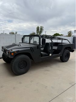 Military Humvee (HMMWV) – Restored – Head Turner