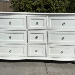White 9 Drawer Dresser Chest of Drawers Furniture Great Condition 