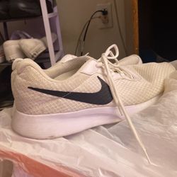 Nike Tanjun Size 12