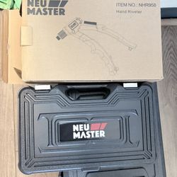 Neu Rivet Gun with 200Pcs Rivets Brand New