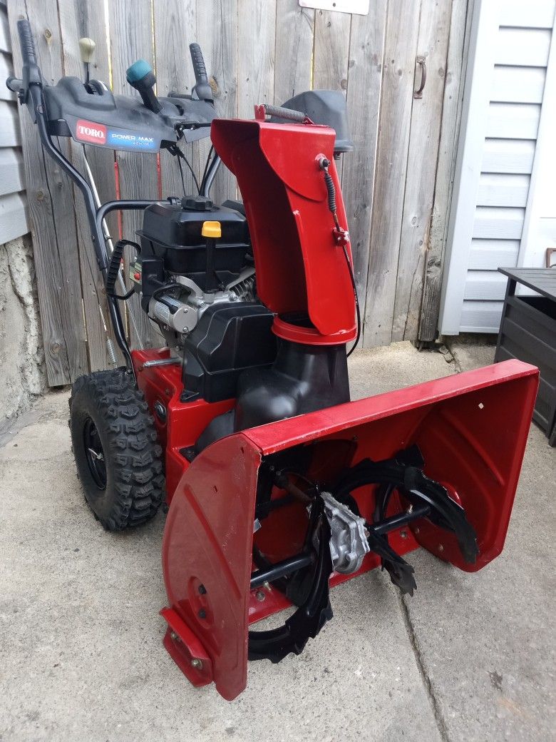 Toro Power Max 824 OE 24" Inch 252cc 2-Stage Gas Self Propelled Snowblower 