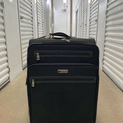 Kenneth Cole Large  Expandable Black  Luggage