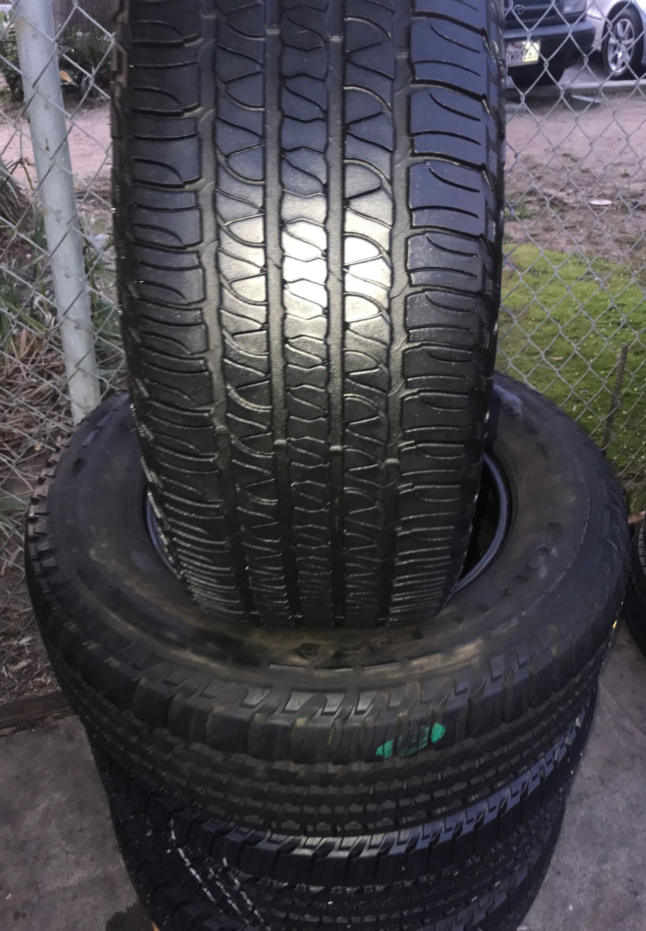 Set Goodyear Fortera 245/65/17 semi new 260