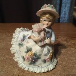 Vintage Lefton Floral Boomer Girl KW2322 With Present Lifted Skirt In Back