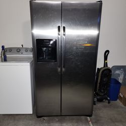 Frigid air refrigerator freezer side by side. Everything Works. 