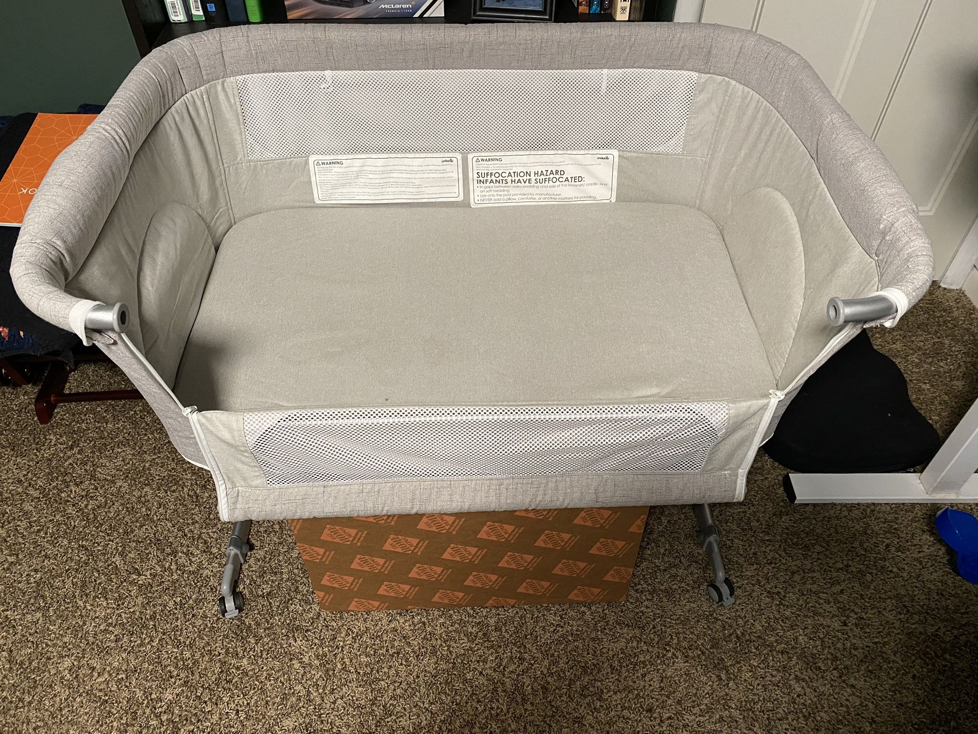 Bedside bassinet (with Wheels)
