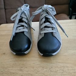 Women's/Girls Shoes 