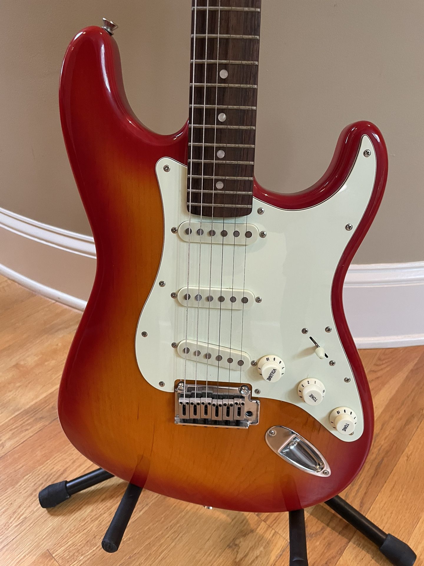 Squier (Gold Label) Standard Series Stratocaster Electric Guitar 