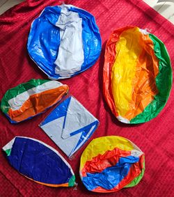 6 Inflatable beach balls.