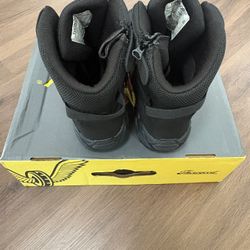 NEW Thorogood Work Boots – Composite Toe – Size 11W – Waterproof