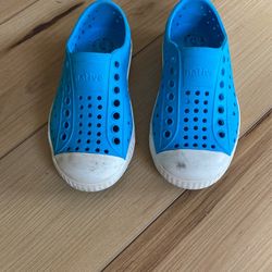 Toddler Native Sandals Size 8