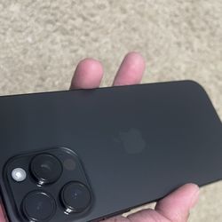 Brand new iphone 16 pro max 256 gb // iPhone 16 Pro Max de 256 GB, completamente nuevo.