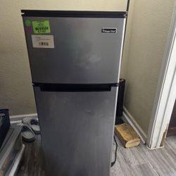 Magic Chef Mini Fridge And Freezer 
