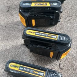 4 Dewalt BATTERYs 20v $100