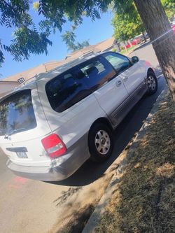 Vendo una ven Kia sedona en muy buena condiciones