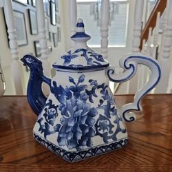 The Bombay Company Chinese Porcelain Blue and White Tea Pot Vintage 