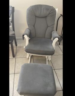 Rocking Chair w/ Footrest 