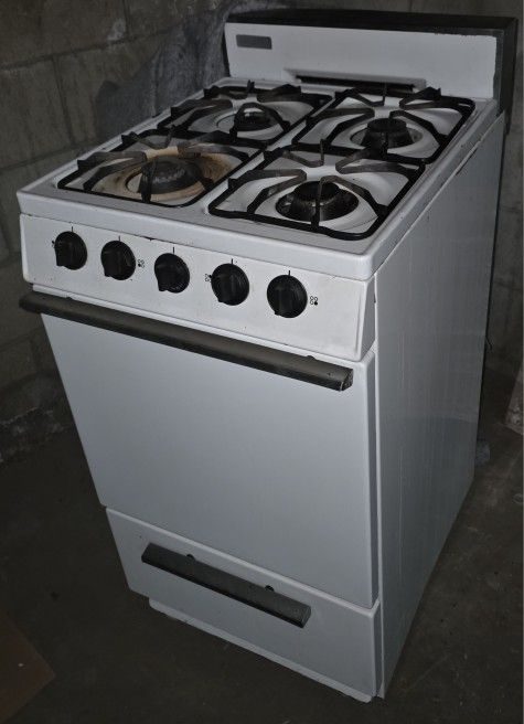20" Magic Chef Gas Range Hollywood