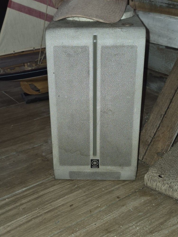 Yamaha  Receiver And Sub Wooder With Bose Speakers 