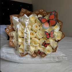 25 White Roses 