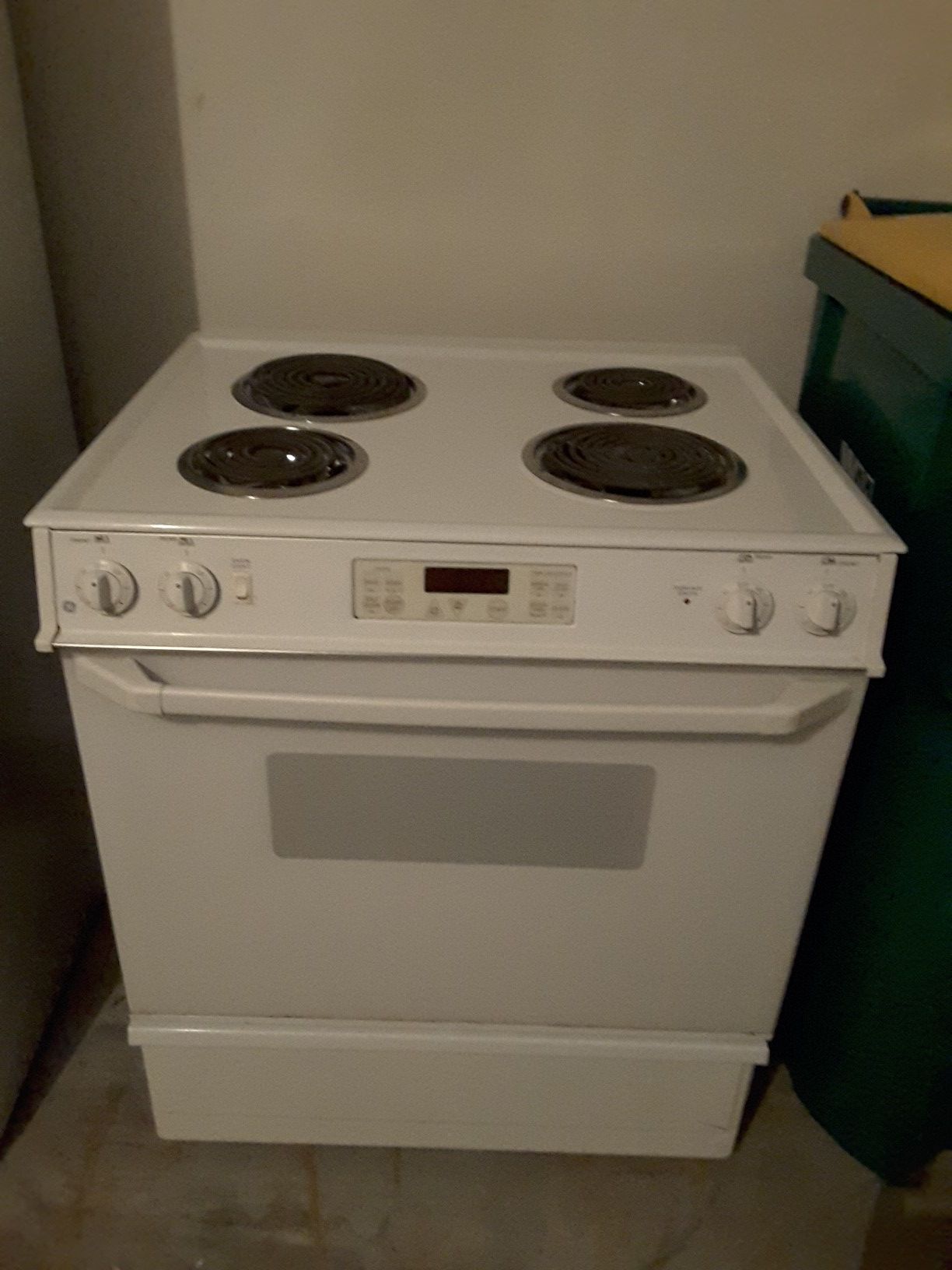 Free white counter top stove I good working condition