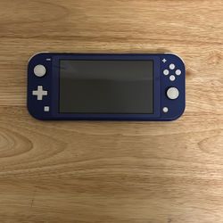Nintendo Switch Lite + Super Mario’s Bros U Deluxe