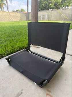 Stadium chair with back support