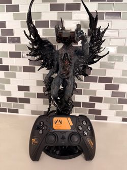 Death Stranding 2 PS5 Controller + Collector’s Edition Statue