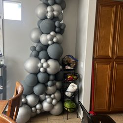 Free balloon garland