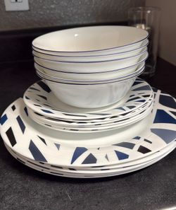 16-piece Dinnerware Set - Plates and Bowls