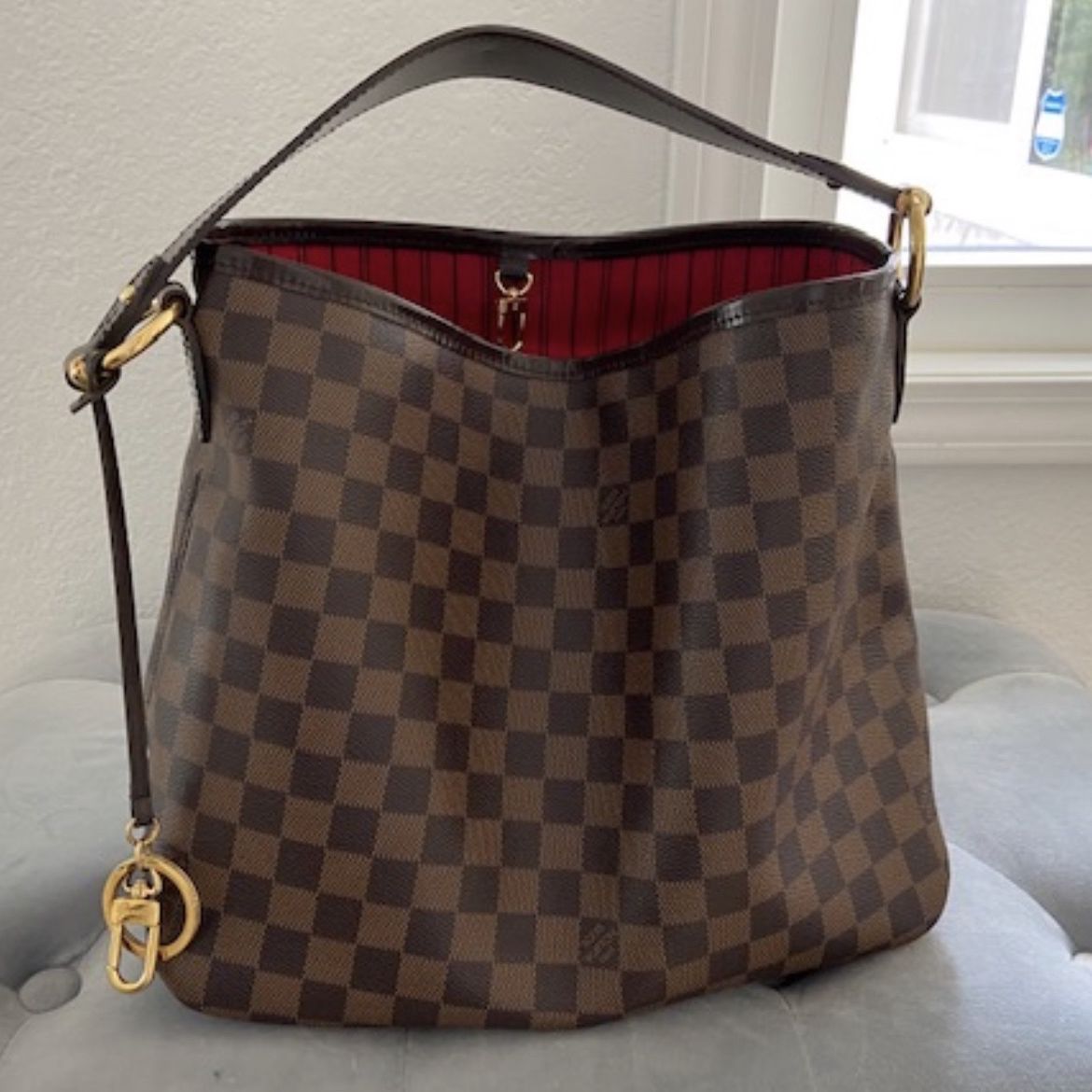 Get ready to turn heads with the chic and trendy Louis Vuitton Marelle Tote  MM Bag. for Sale in Columbus, OH - OfferUp