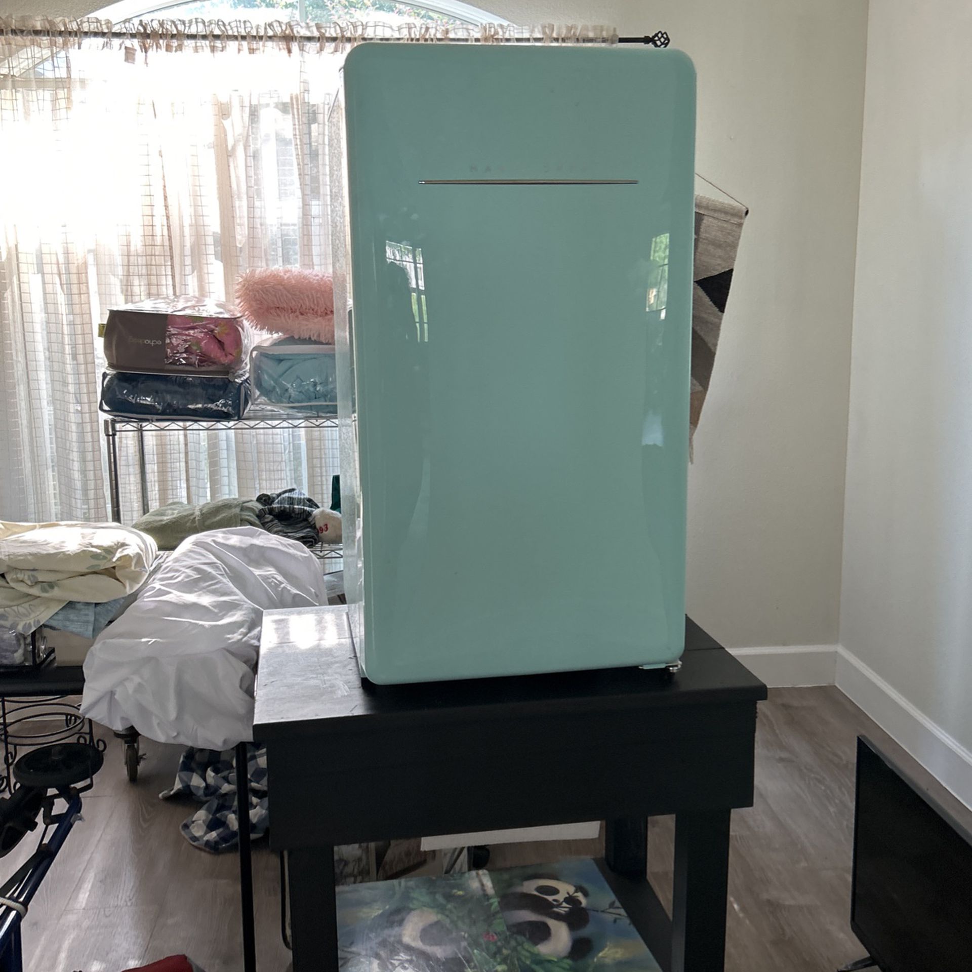 Small Refrigerador Nice Condition 