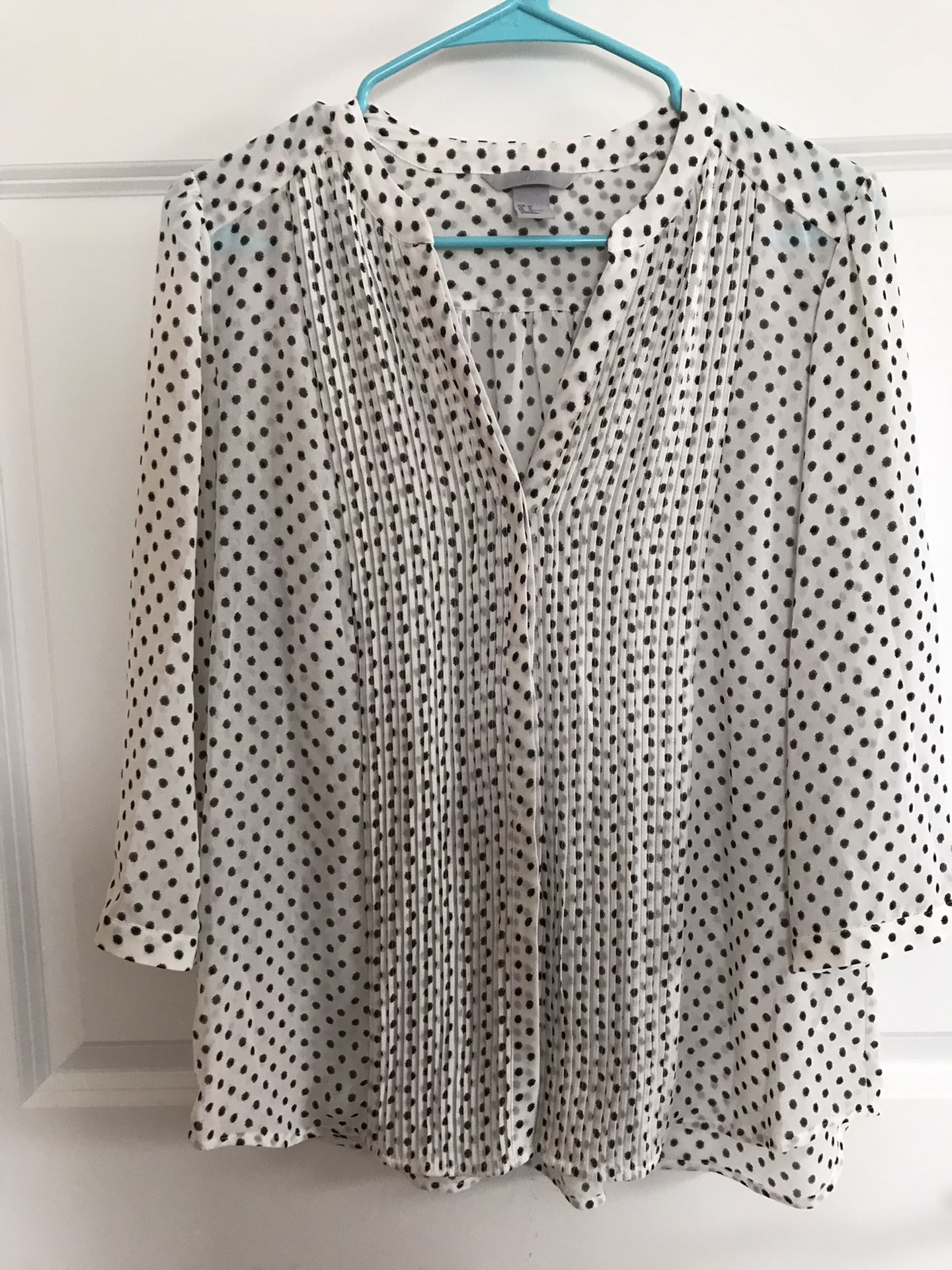 H&M Flowy White and Black Polkadot Buttondown - Women’s 12