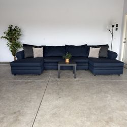 Can Deliver Navy 3 Piece Sectional