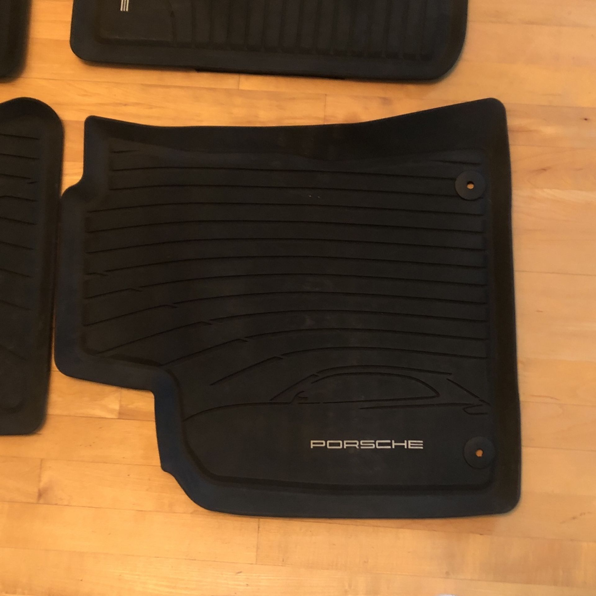 Porsche Macan Rubber Floor Mats