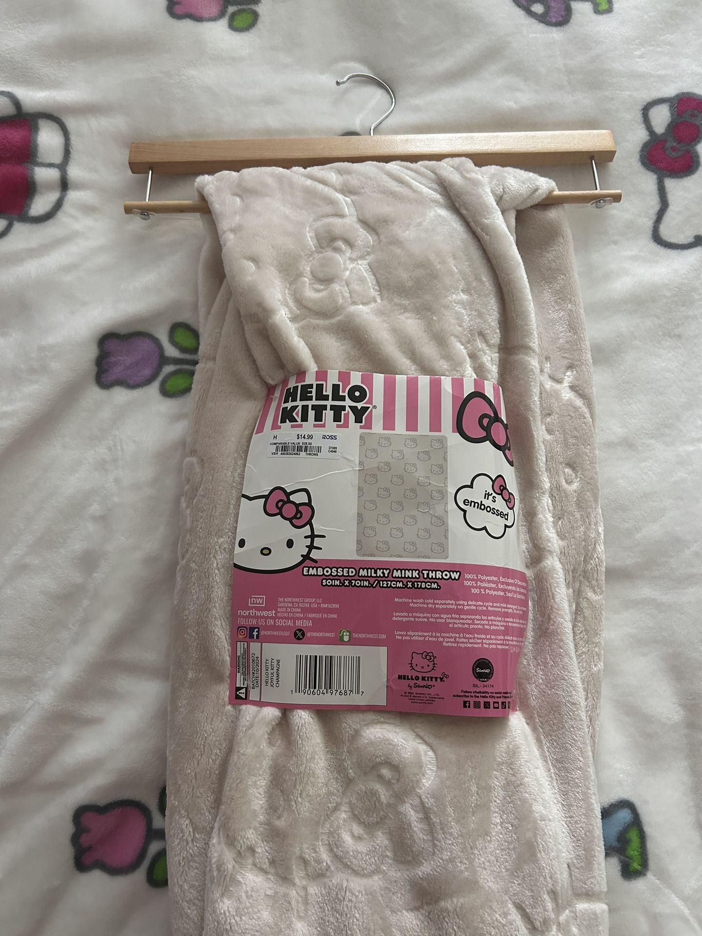 Hello Kitty Throw