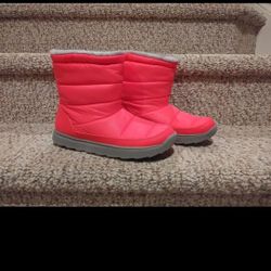 New Tek Gear Snow Boots
Women's Size 8 [Retail $70]