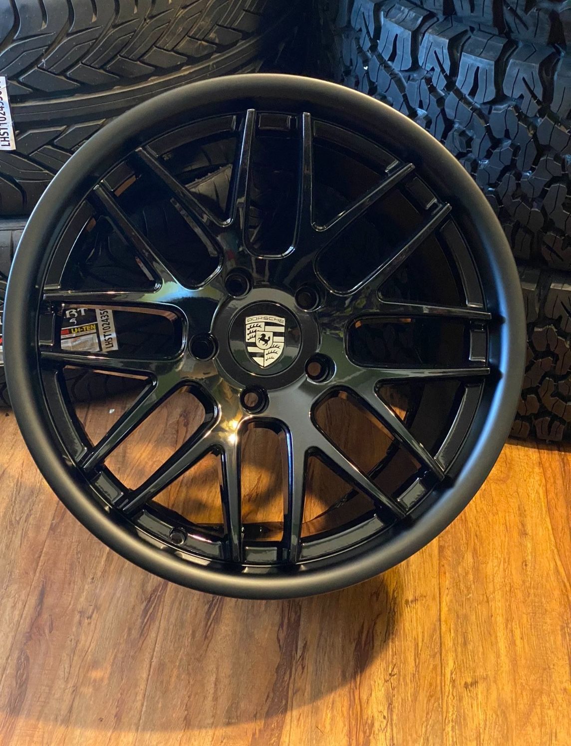 RW06 Gloss Black, Matte Lip (911,996,997) (Narrow Body)