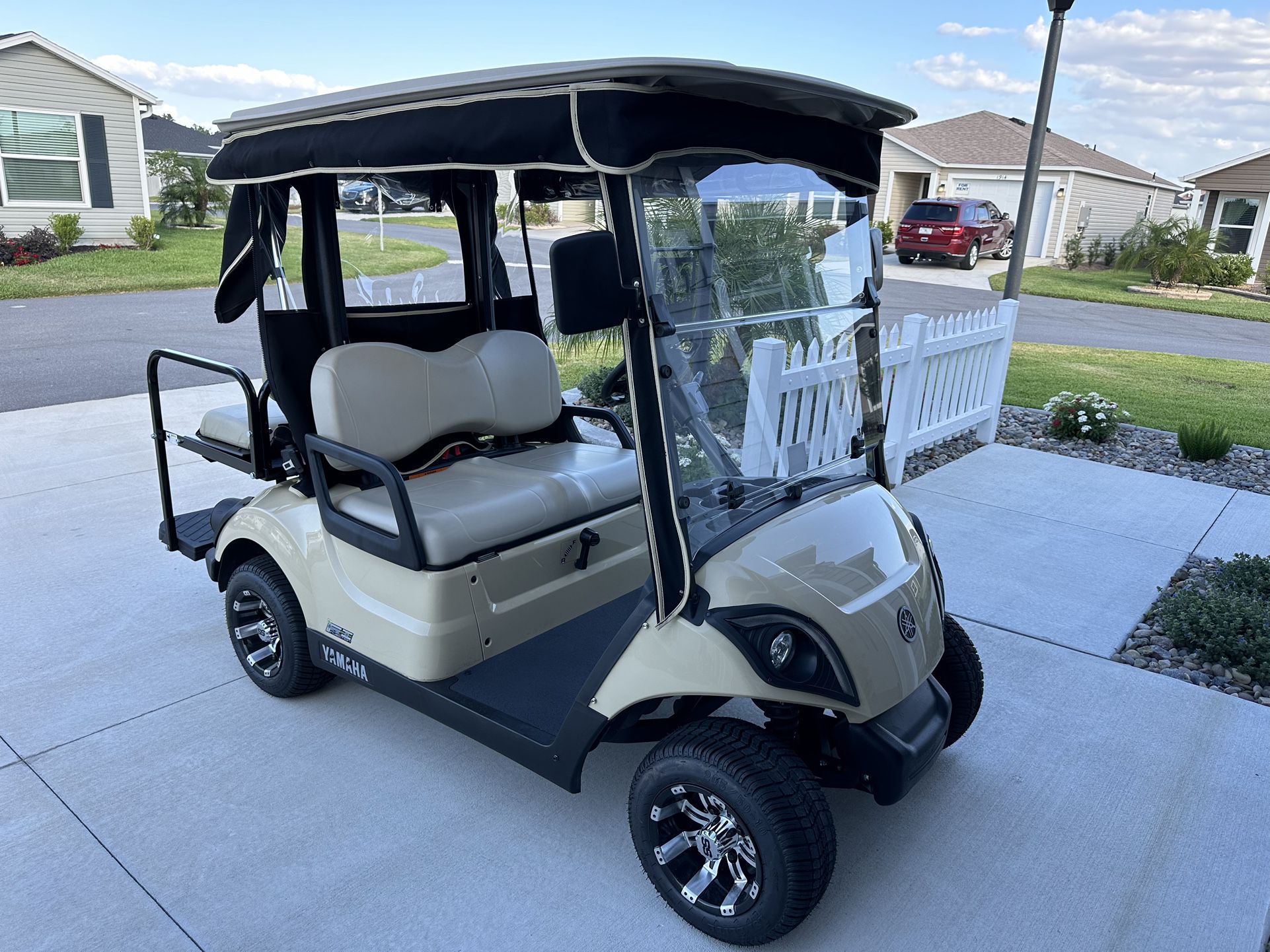 2022 Yamaha Drive2 golf cart