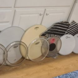 Bateria Brand NEW Drum Heads Some Out of Box Some Opened Plastic Some In Plastic All Are Brand New NOT USED Drum Heads 😉 