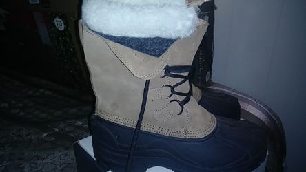 Bass snow boots size 9